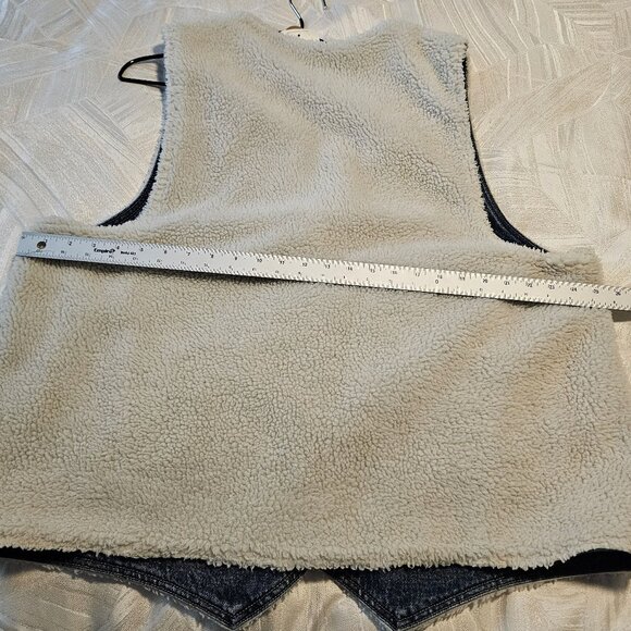 !!!NWT!!! Men’s Levi Reversible Denim and Sherpa Vest, XL - Picture 6 of 9